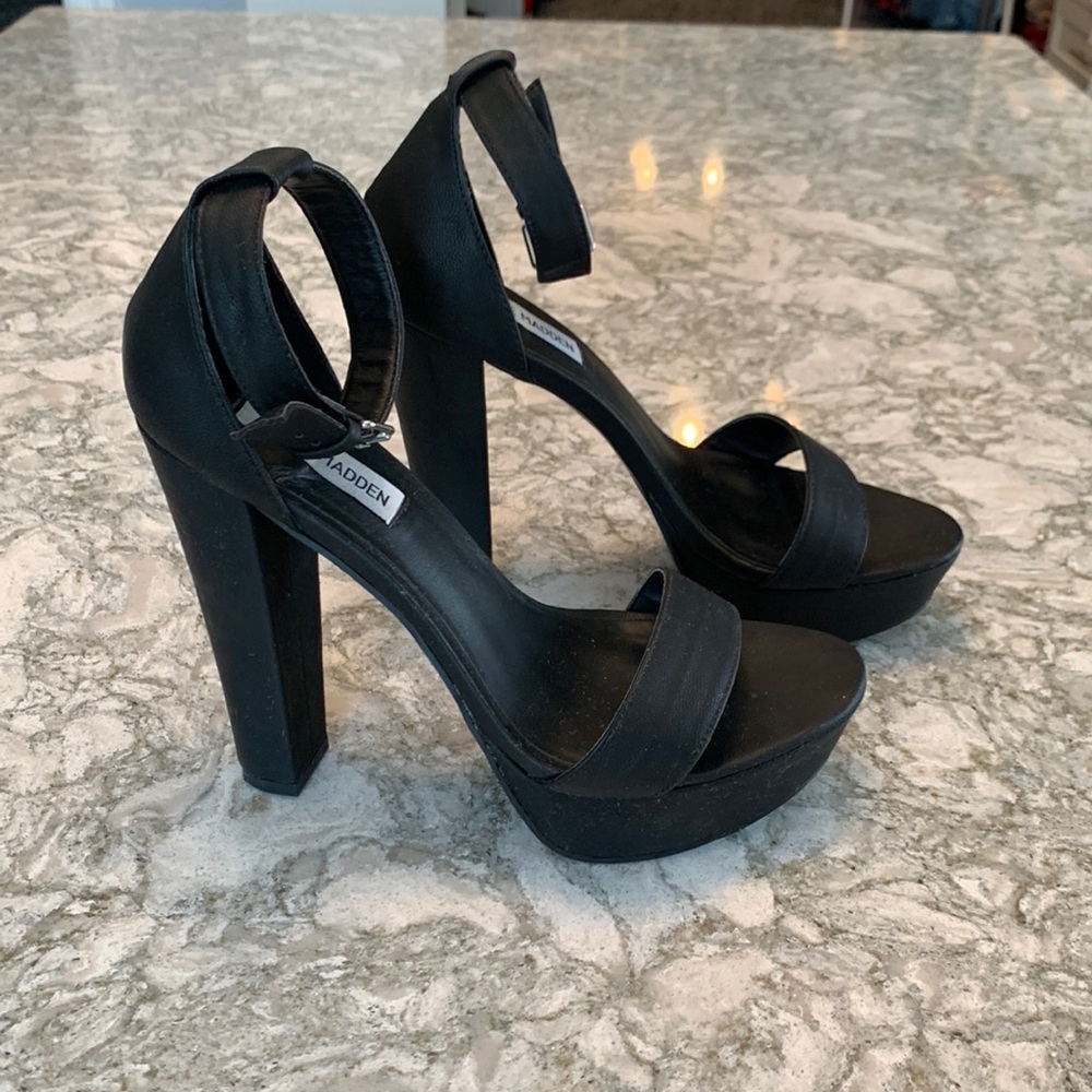 Steve Madden Molt Black Sandal Size 10M
